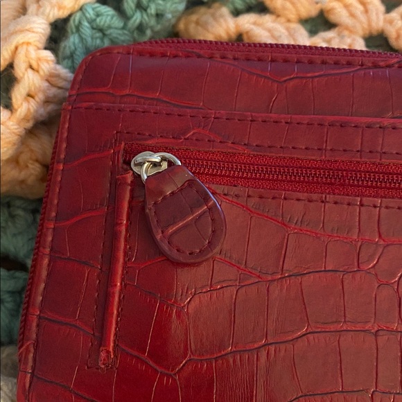 Red Croc-Embossed Wallet - Picture 4 of 9